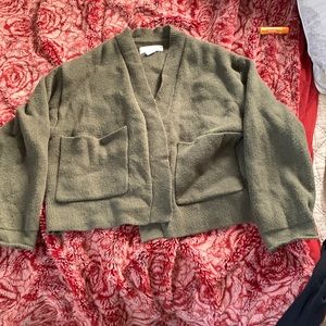green cardigan, long sleeve, no button, short